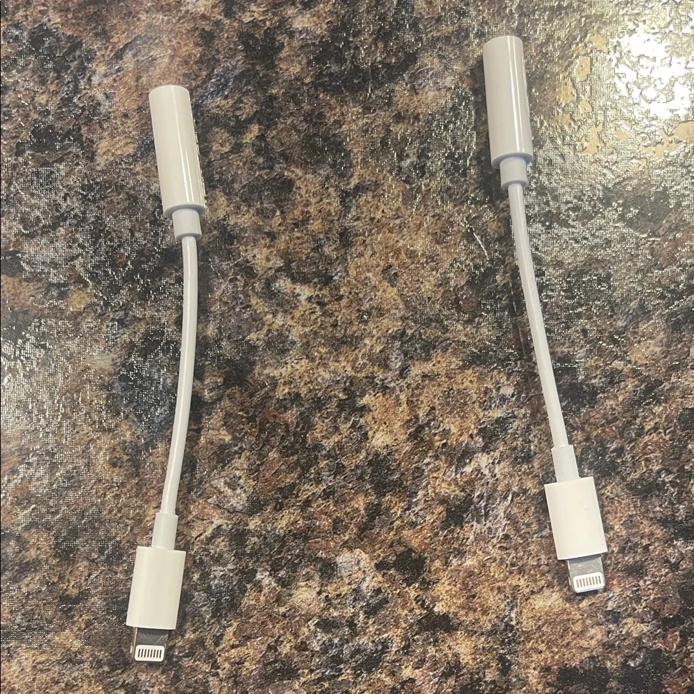 White Lightning to 3.5mm Headphone Adapter (Pair)
